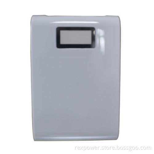 Capacity/8,800mAh (18650x4)/Input 5.0-5.5V DC 1A/Output/4.7-5.5V DC 2.1A Max./Case Material Plastic
